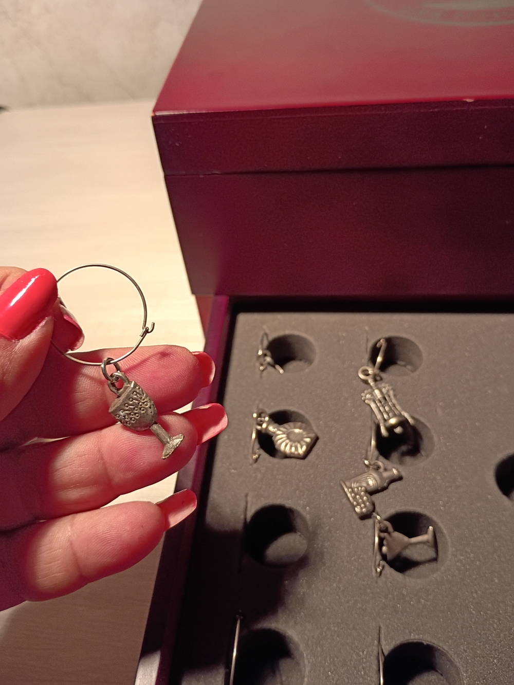 Red Wine Accessory Gift Set - Red - Picture 8 of 11